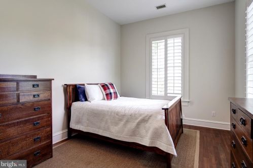 2235 49 St, Washington DC 20007-1057 exterior