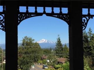 5987 Vista Dr, Ferndale, WA 98248-9371