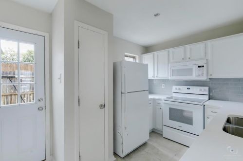 12 Abbey Rd, Euless, TX 76039-4215