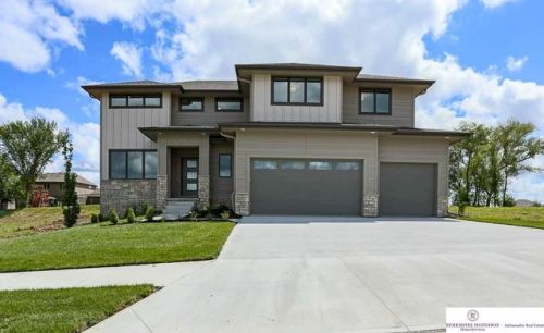 19911 Sherwood Cir, Gretna, NE 68028