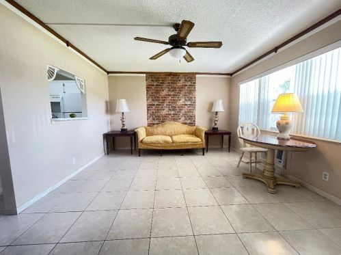 167 Dorchester H, West Palm Beach, FL 33417-1449