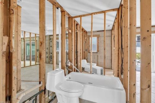 193 Hibiscus Dr, Fort Myers Beach FL  33931-3831 exterior