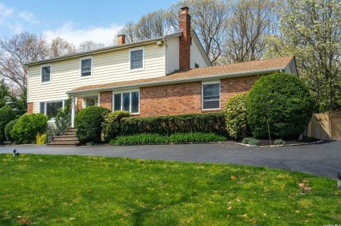 157 Town Line Rd, Elwood, NY 11731-3915