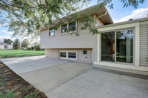 6118 Twin Oak Dr, Greendale WI  53129-2662 exterior