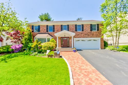 33 Knoll Ln, Muttontown, NY 11545-1327