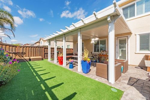 5284 Gramercy Cir, Fairfield CA  94533-6680 exterior