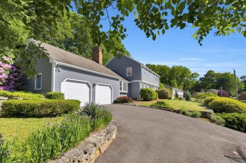 46 Lookout Mountain Dr, Manchester, CT 06040-6721