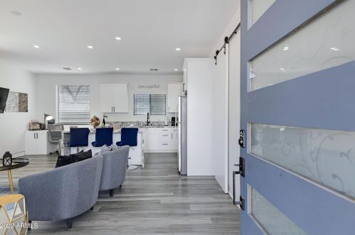 1121 11th St, Phoenix AZ 85006-2744 exterior