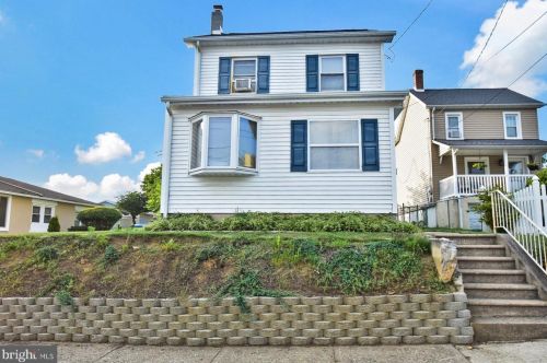 810 Bath Ave, Catasauqua, PA 18032-1215