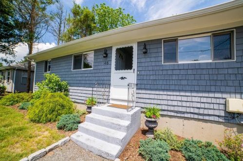46 King Philip Rd, South Kingstown RI  02882-1102 exterior