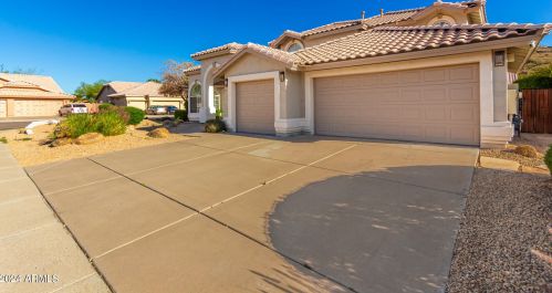5717 Soft Wind Dr, Glendale AZ  85310-3643 exterior