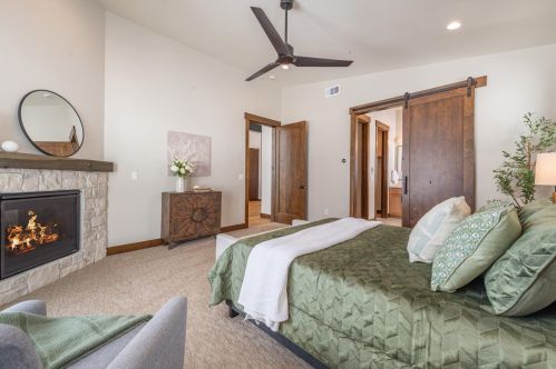 13701 Ski Slope Way, Truckee CA  96161-6605 exterior