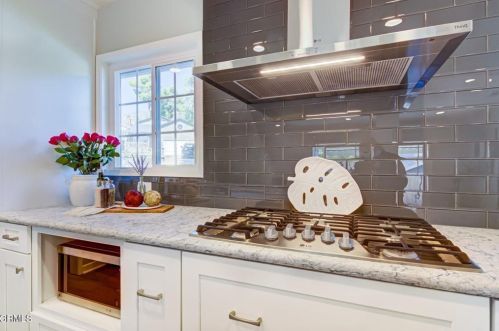 2902 El Caminito, Glendale CA 91214-2005 exterior