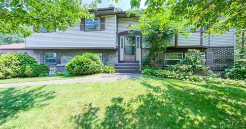 14 Marlow Rd, East Brunswick, NJ 08816-1701
