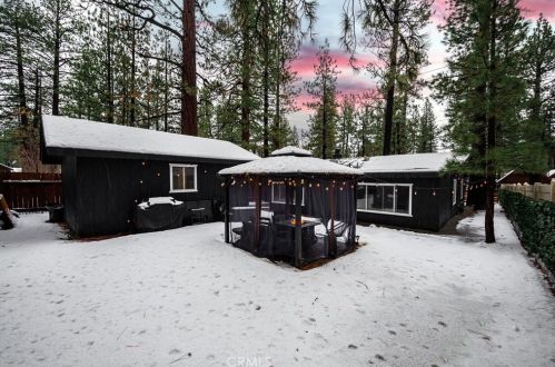 328 Sherwood Blvd, Big Bear City CA  92314 exterior