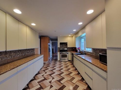 1 Starhaven Ave, Middletown NY  10940-4617 exterior