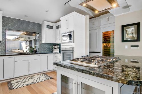 1727 Tradewinds Ln, Newport Beach CA  92660-4313 exterior