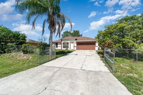 814 Crystal Ave, Lehigh Acres, FL 33974-9481