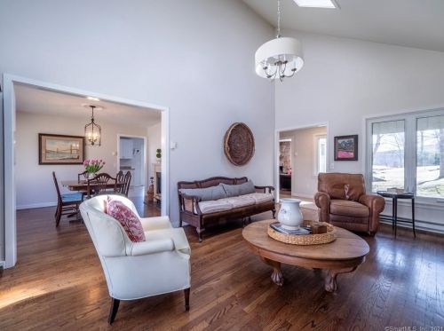 283 Mamanasco Rd, Ridgefield CT  06877-1718 exterior