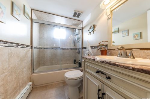 139 Baisley Ave, East Rockaway NY  11518-1823 exterior