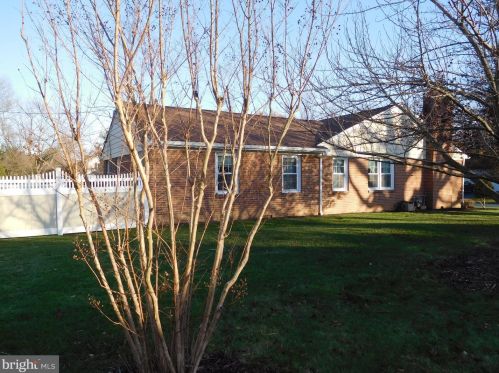 39 Shellburne Dr, Wilmington, DE 19803-4945
