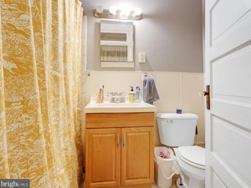 365 College Ave, Lancaster PA 17603-3319 exterior