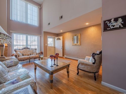 9 Old Broadway, New Hyde Park NY  11040-5012 exterior