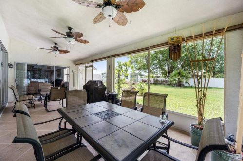 107 Hawthorne Cir, Fort Pierce FL 34953-3524 exterior