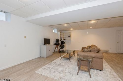 5 Shirewood Dr, Scotch Plains NJ 07076-2513 exterior