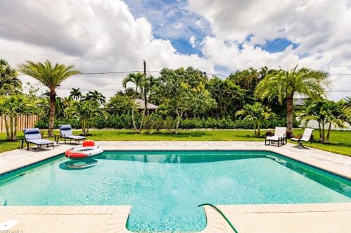 732 108th Ave, Naples, FL 34108-1872