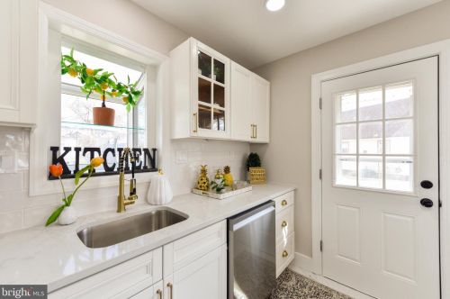 1102 Cumberland Ave, West Deptford NJ  08096-3041 exterior