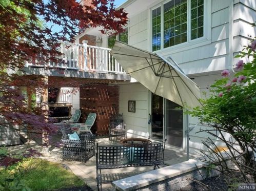 550 Franklin Ave, Franklin Lakes NJ  07417-2512 exterior