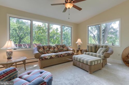 6411 Devonshire Hts Rd, Harrisburg PA 17111-4818 exterior