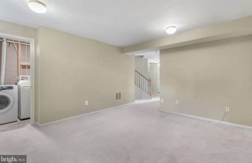 1260 Corbett Pl, Woodbridge VA  22191-1045 exterior