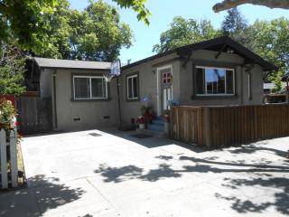 371 Mapleton Ave, Hollister, CA 95023-3540