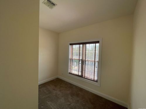 1076 Savoy Dr, Huntington Station NY  11747-5276 exterior