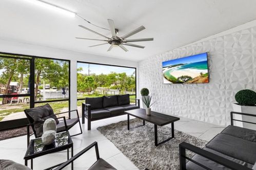 3845 27th Ave, Naples FL  34117-7131 exterior