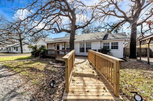 1412 Bankhead Dr, Weatherford, TX 76086-4607