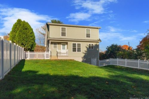 411 Harland Rd, Norwich, CT 06360-1954