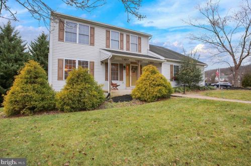 702 Antietam Dr, Douglassville, PA 19518-8767