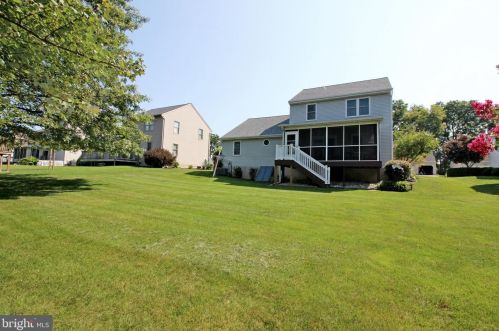 316 Laurel Oak Ln, Lancaster, PA 17602-3468