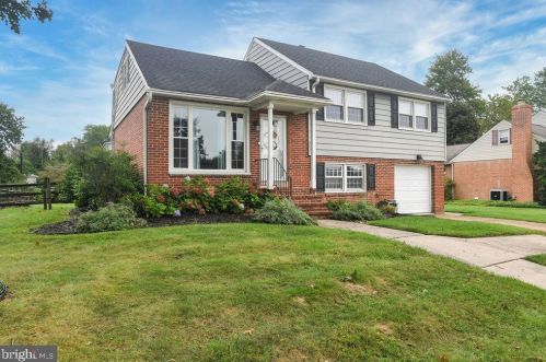 341 Arrowhead Ln, Wilmington, DE 19808-2207