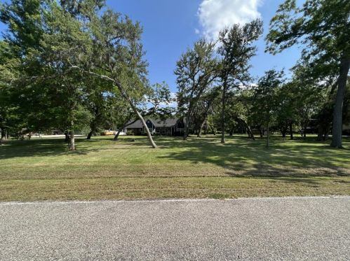 208 Coleman Dr, Angleton, TX 77515-9455
