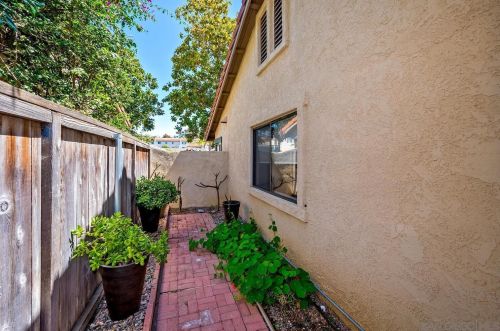 6829 Pear Tree Dr, Carlsbad CA  92011-3937 exterior