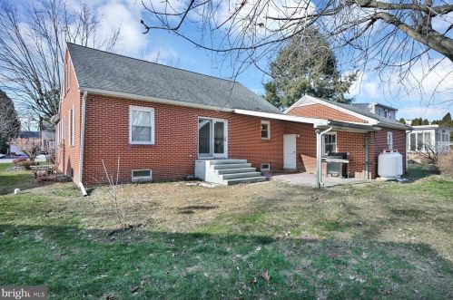1829 Basin Hill Blvd, Carlisle PA  17013-1111 exterior