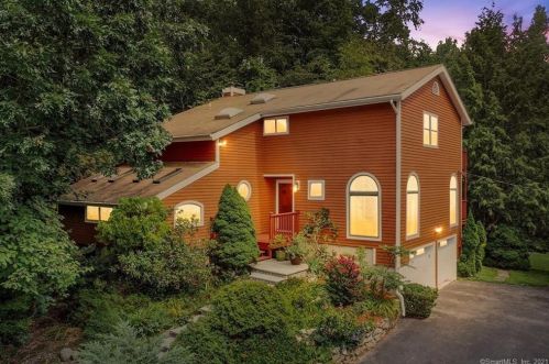 245 Butternut Ln, Stamford, CT 06903-3834