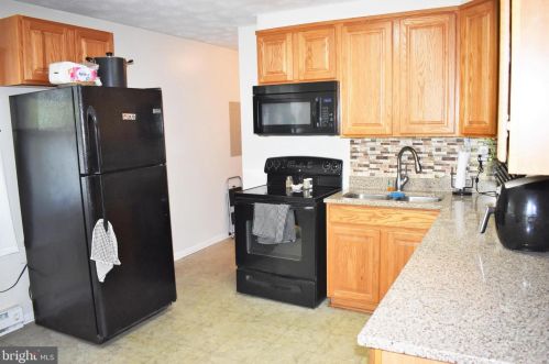 557 Ash St, Strasburg VA  22657-2027 exterior