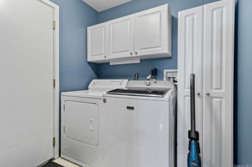 7 Woodfield Dr, Washingtonville NY  10992-1149 exterior