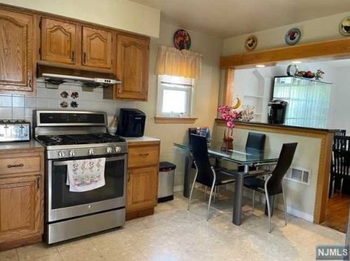 71 Jasper Ave, Teaneck NJ  07666-3816 exterior