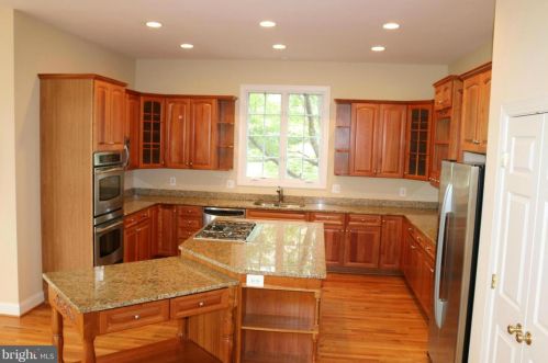 8267 Roxborough Loop, Gainesville VA 20155-3207 exterior